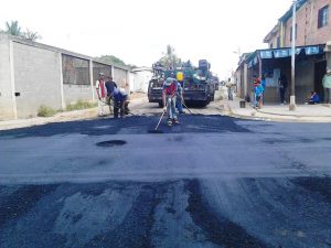 El Gobierno de Infante continúa con los trabajos de asfaltado en las comunidades  