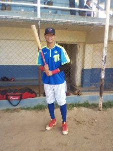 Víctor Tademo, firmó con la organización Mellizos de Minesota y debutó en profesional con Navegantes del Magallanes