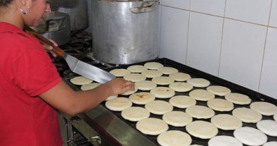 Areperas venezolanas se las "ingenian" para no quebrar ante rubros alimenticios