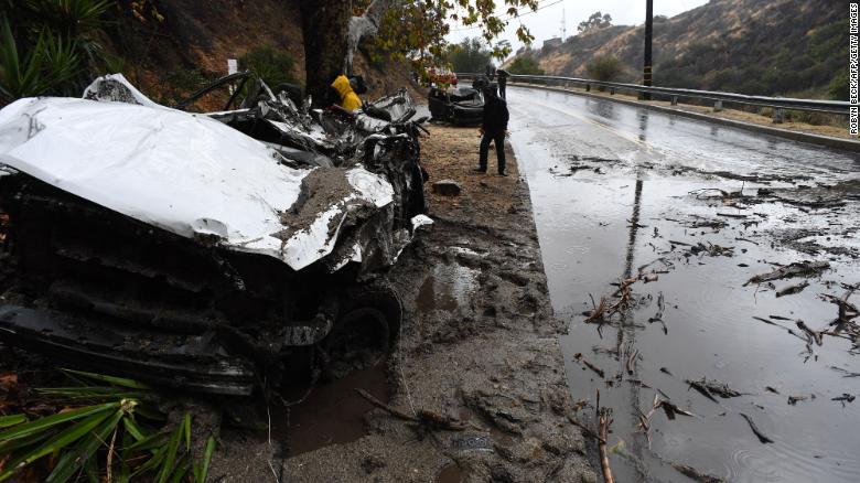 Quince fallecidos deja deslizamientos en California 