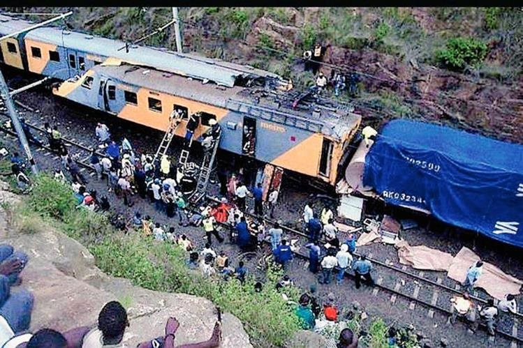 Este nuevo accidente ferroviario,  se produce tan solo a cinco días después de que ocurriera otro accidente ocasionado cerca de Kroonstad, en el centro de Sudáfrica, en el que un tren colisionó con un camión que se saltó un paso a nivel, dejando lamentablemente  18 pasajeros fallecidos  y más de 250 heridos.